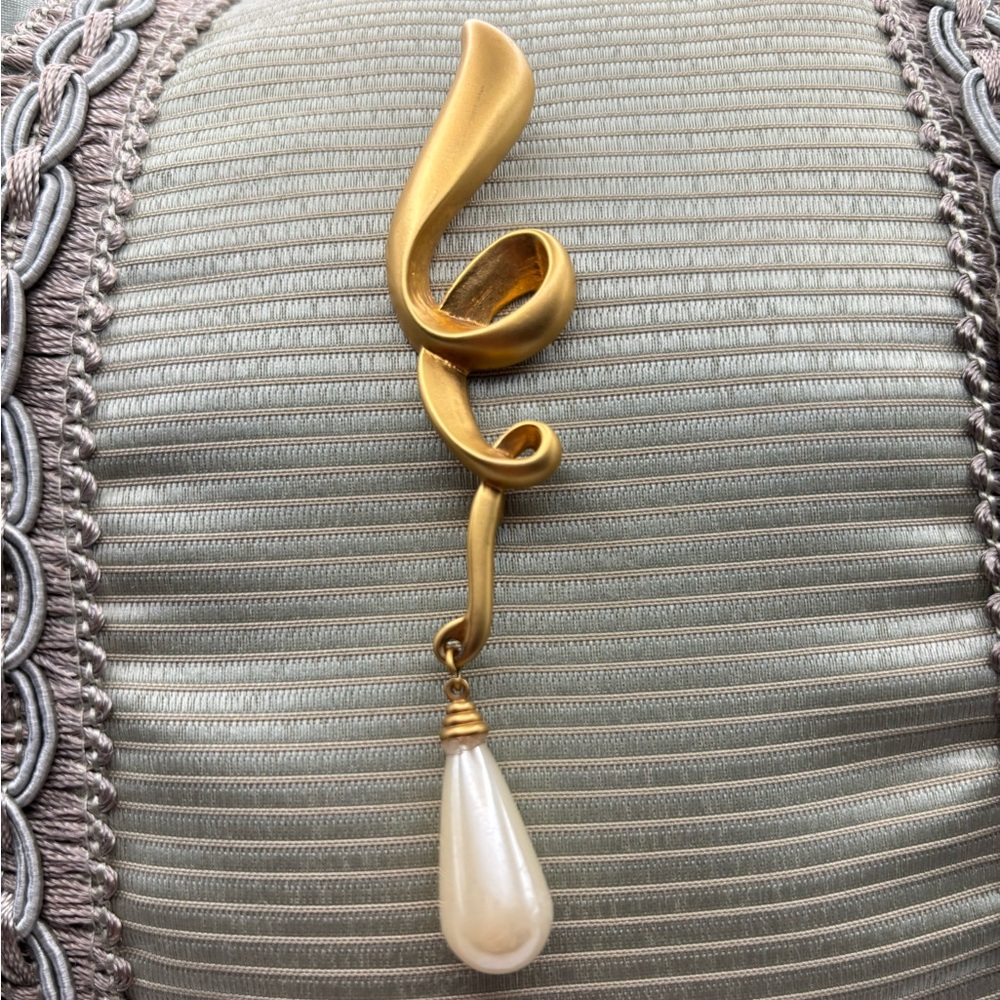 Gold Swirl Brooch with Pearl Drop - Picture 2 of 12